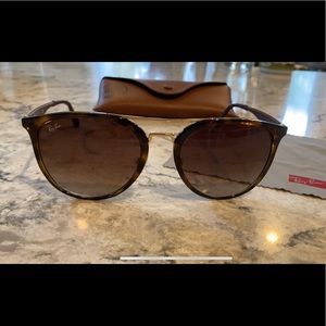 Women’s Ray-Ban sunglasses